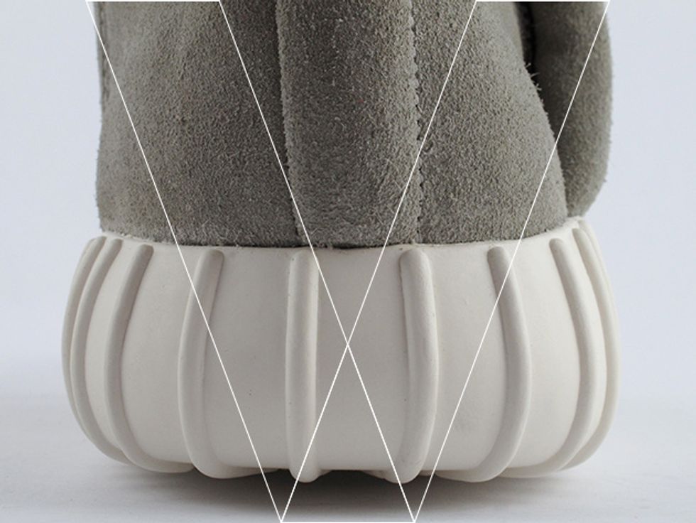 2. Sole Shape: From behind the unique outsole shape becomes clear. Check that the rounded bulge shape has a consistent curve, check the molded ribs end before the top of the outsole meets the upper.