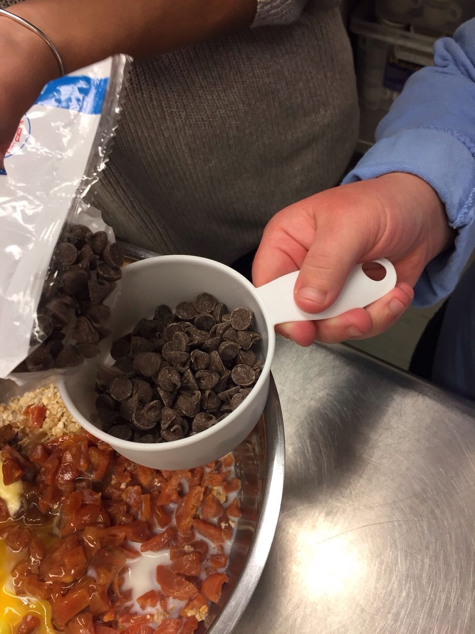 2 tablespoons mini chocolate chips