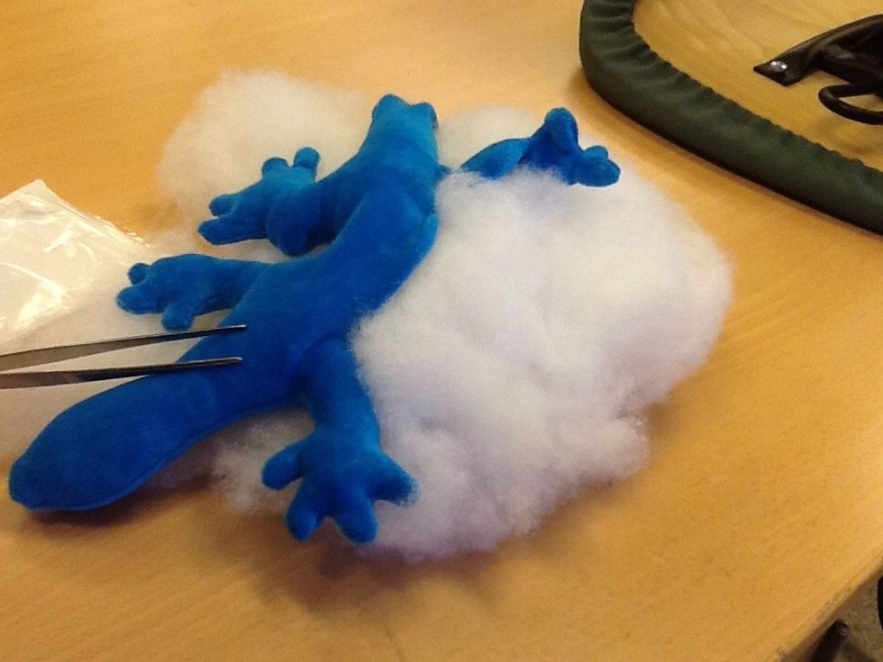21. Stoppa kuddvadd eller vetekorn i din figur.