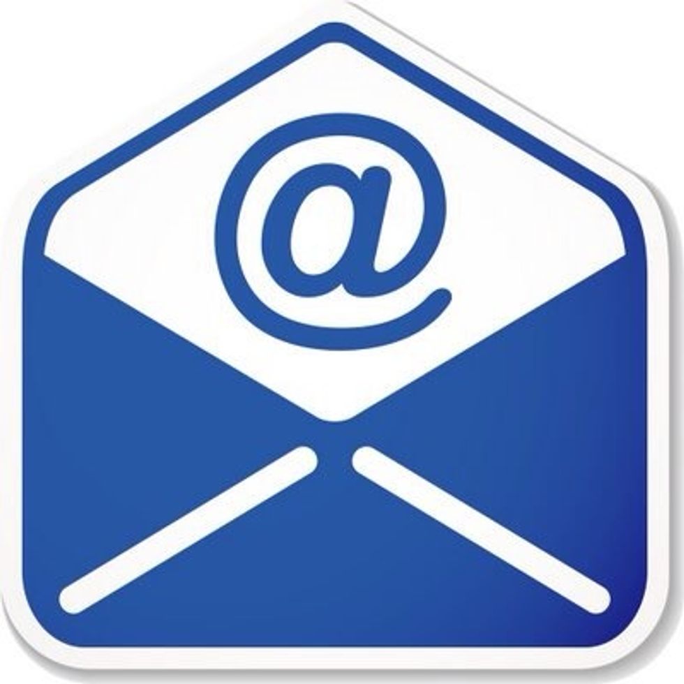 24.- Env\u00eda la noticia de Europa por correo.