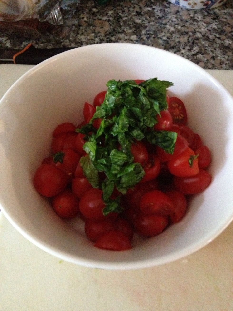 250 g of cherry tomatoes and about 10 leaves of fresh basil