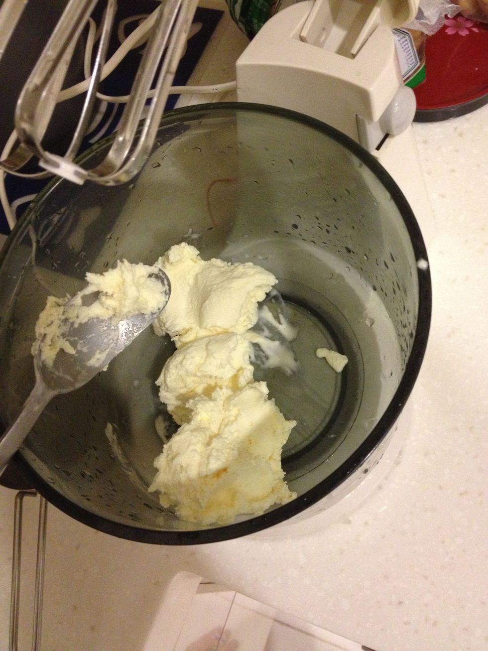 3-4 scoops of vanilla ice cream.