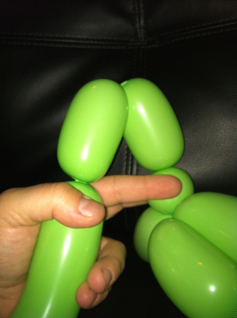 3 bubble chain with : .5" , 1.5" , 1.5". These are the neck and front legs.