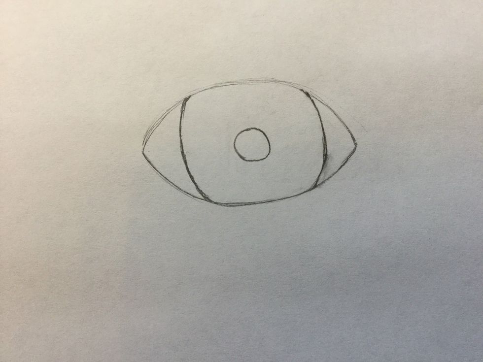 3. Draw the pupil lightly in the middle of the iris