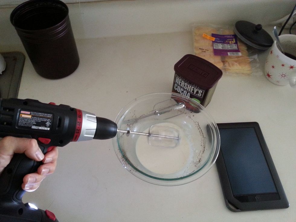 3. In large bowl, beat cream cheese and 1/4 c sugar until fluffy. Slowly add milk and vanilla until fluffy. 4. Fold whipped cream into cream cheese with spatula.