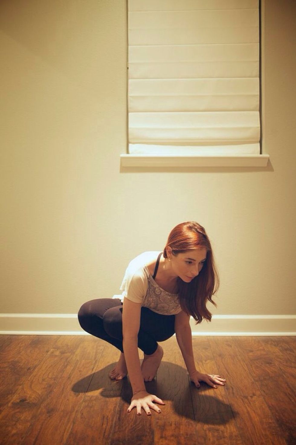 3. Move your hands to the left so your left hand is next to your hip and your right hand is in front of your left knee. Palms should be on the floor with fingers spread.