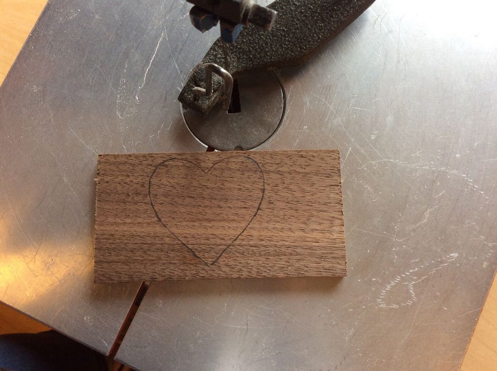 3: Nu s\u00e5gar du ut figuren med en Konturs\u00e5g.