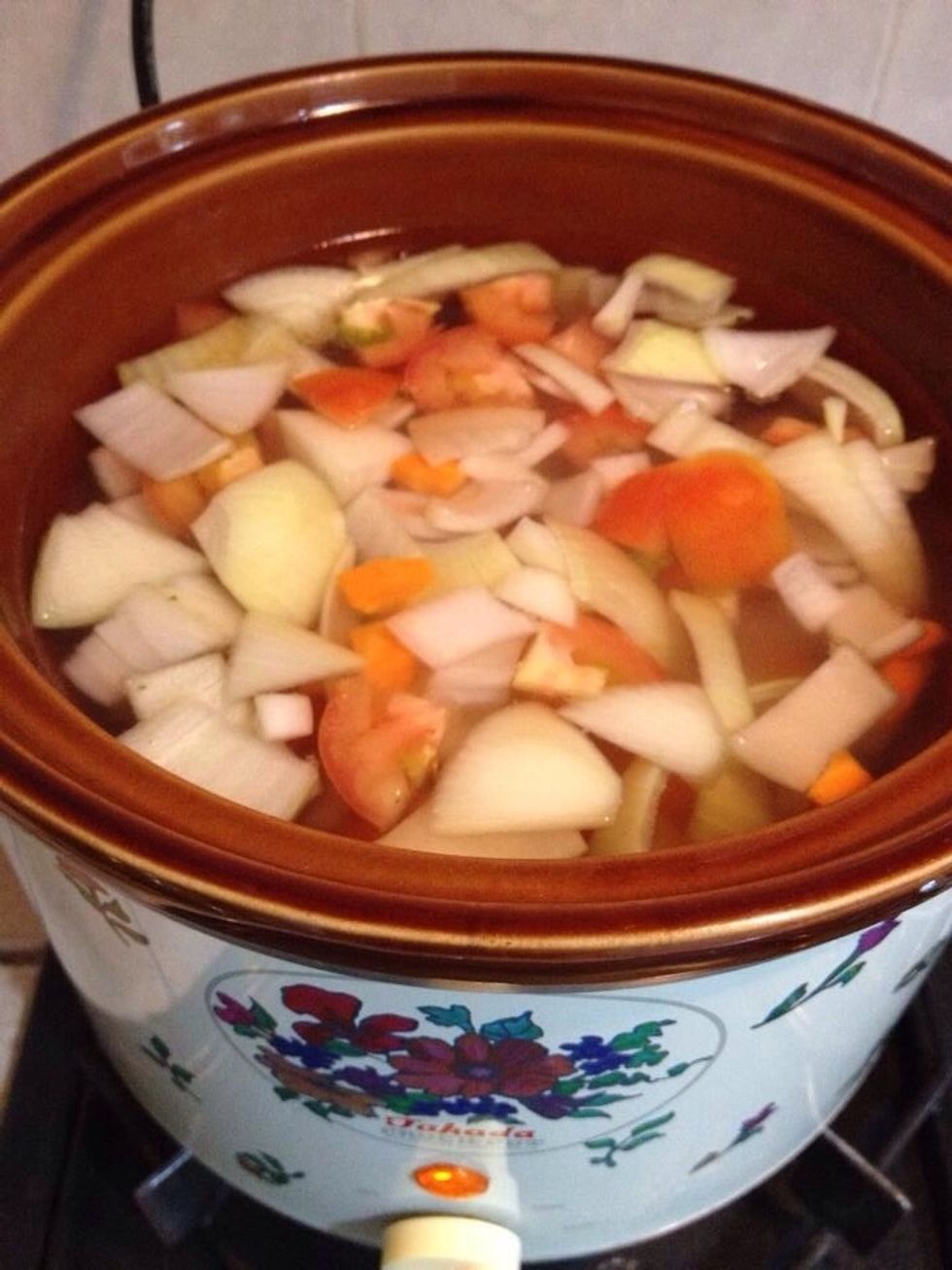 3/Pour boiled water into slow cooker. 4/Add Knorr chicken/vegetable/beef cubes of your choice. 5/Add everything in (1) 6/Turn heat to High.