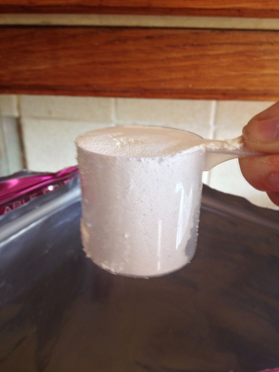 3 Scoops of Protein Power. Here I'm using 'Velvet Vanilla' from My Protien.