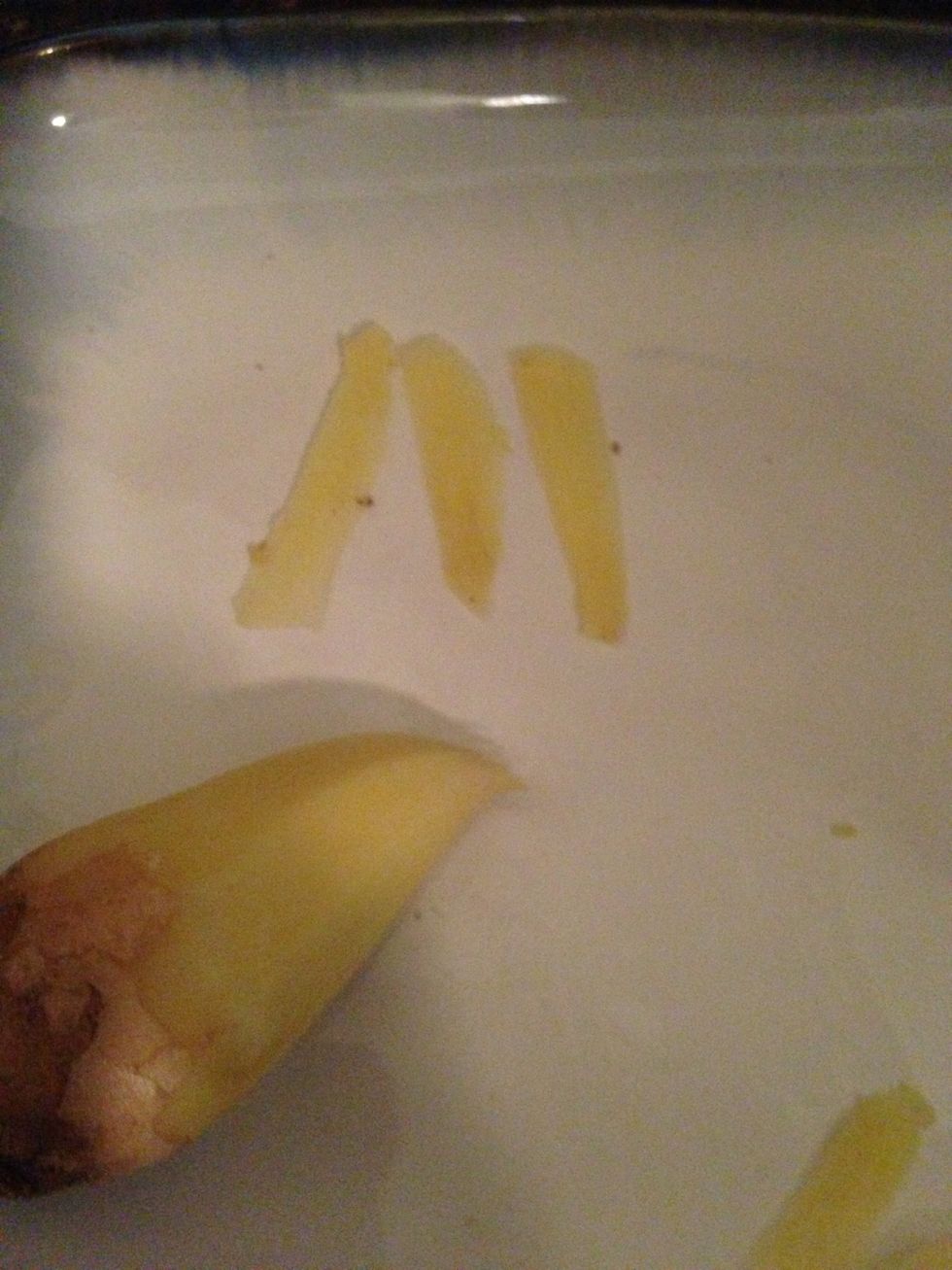 3 sliced of ginger and Finley cut and smash