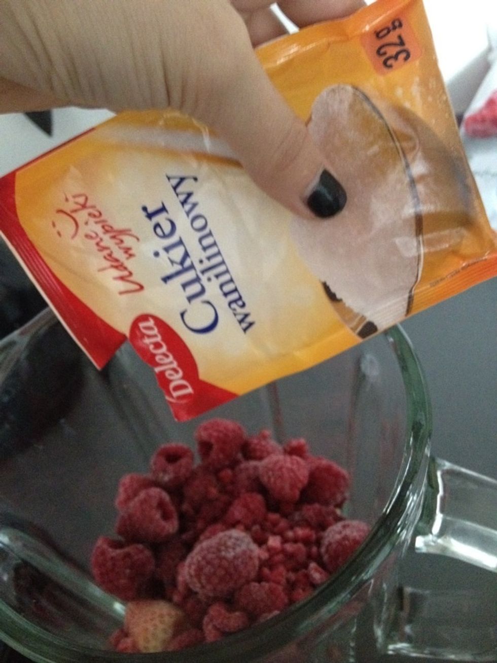 3 step (if you have) : if you want your Smoothie to be sweet, you Can put sugar or vanilla sugar in..