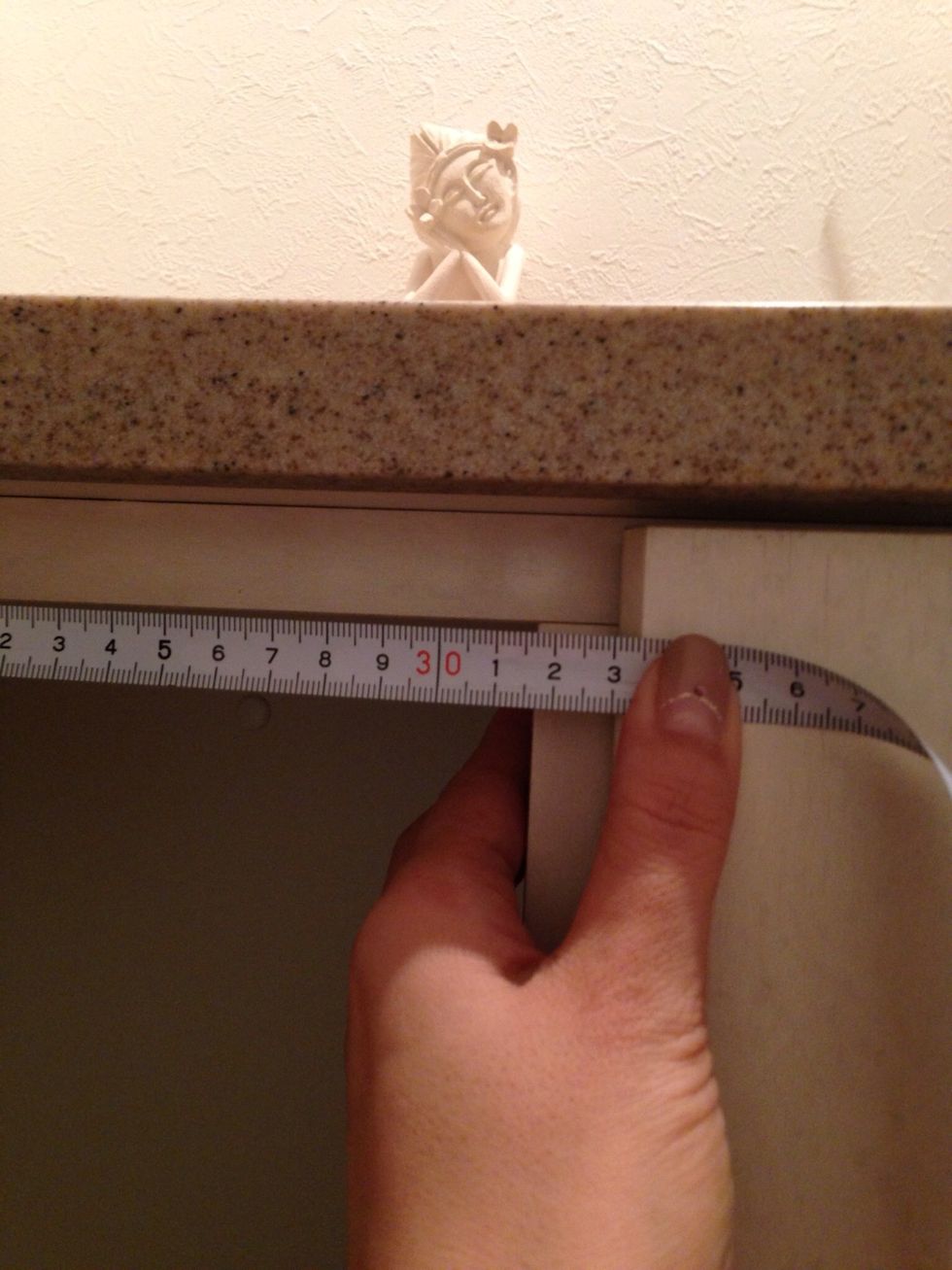 32cm (13inches) width.