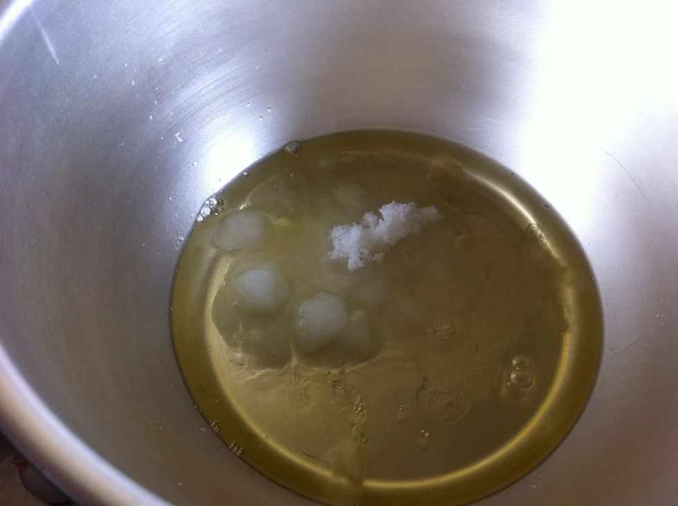 3Egg white, 50g sugar to another bowl.