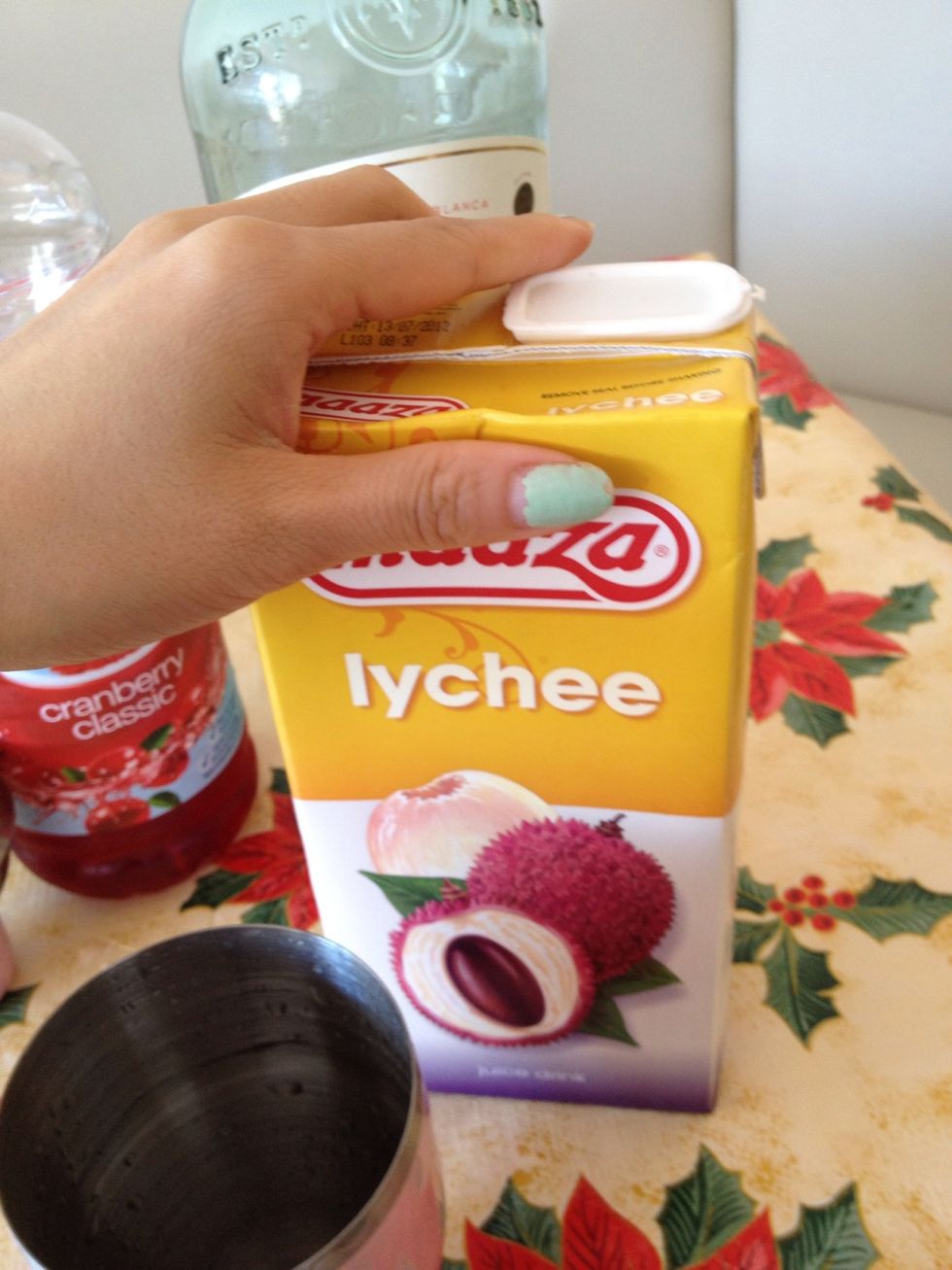 3oz of lychee juice,then shake shake!