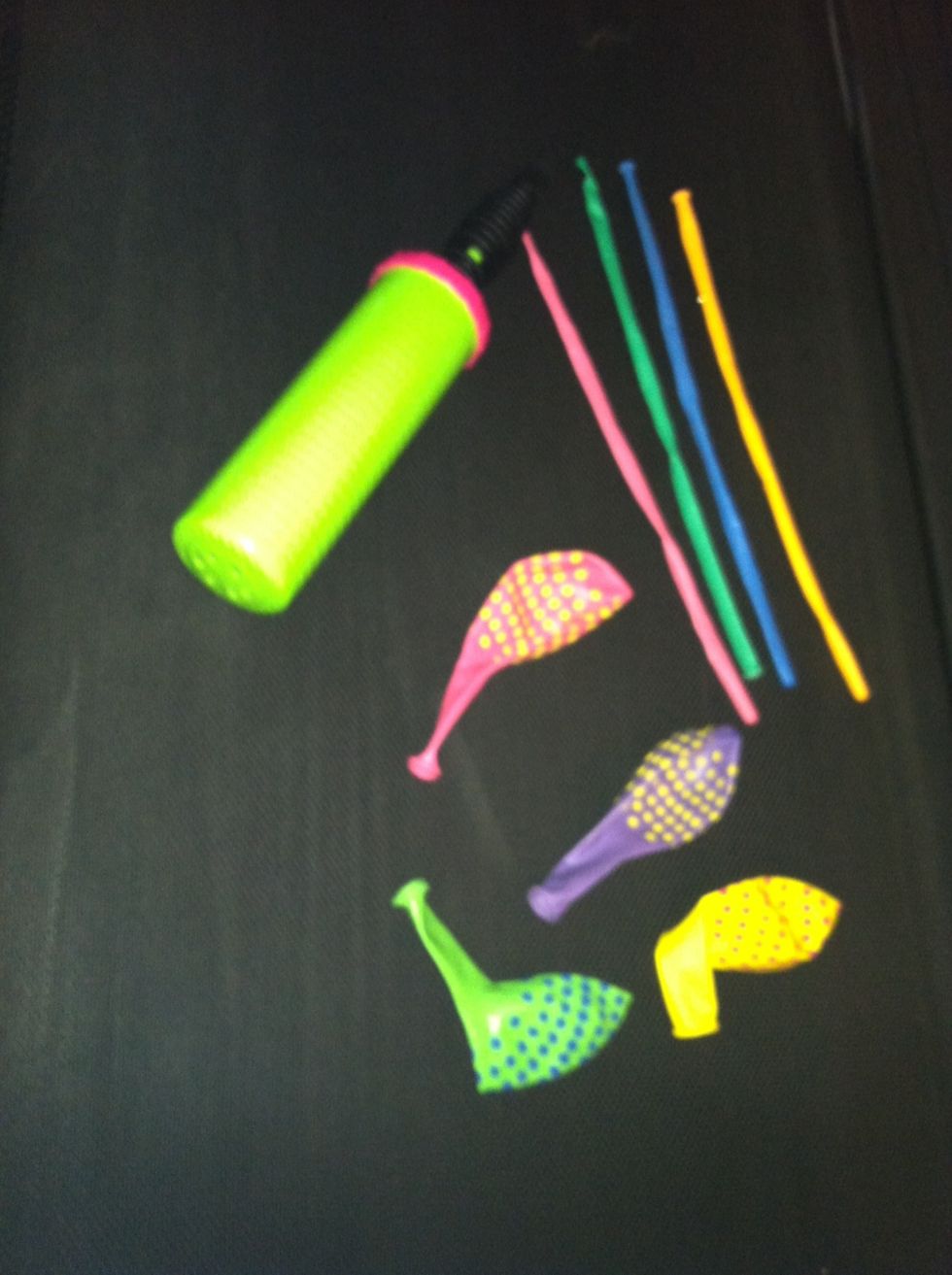 4 260 balloons and 3-4 11" round balloons