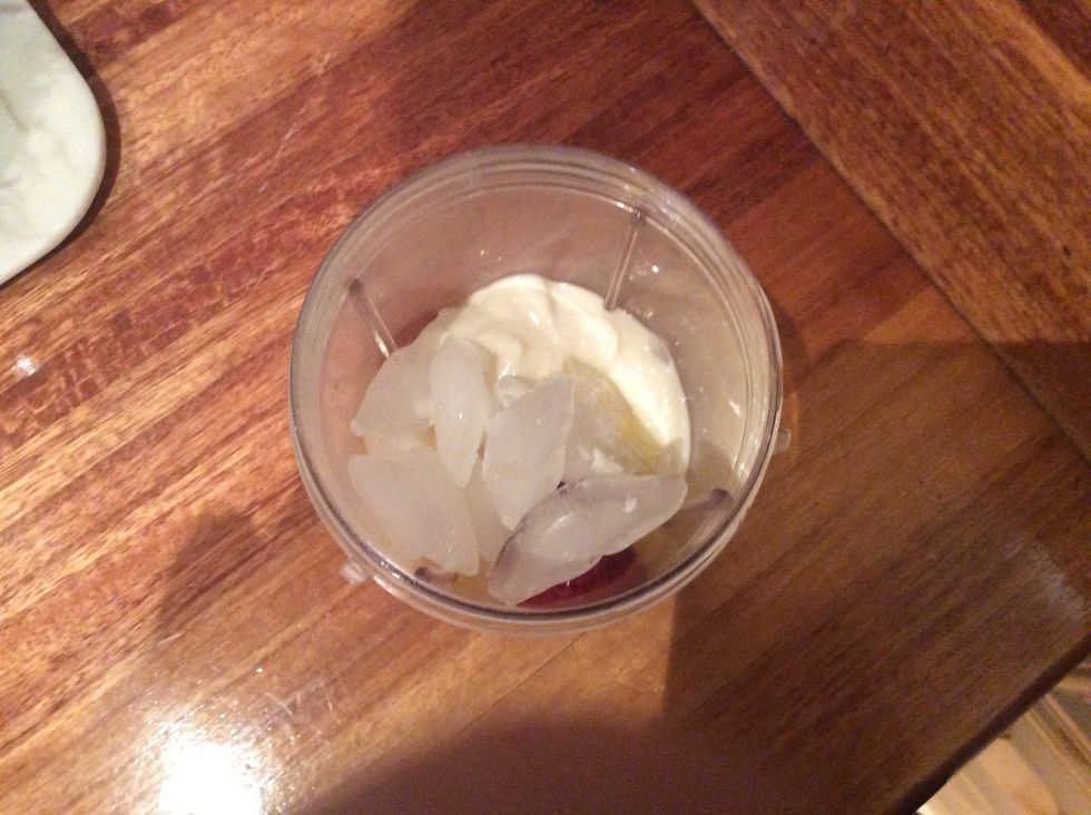 4. Add ice. Adding the hard ice after the strawberries will allow the blender blades to grind more effectively. If using frozen strawberries, you may prefer to reduce the amount of ice to 1/2 cup.