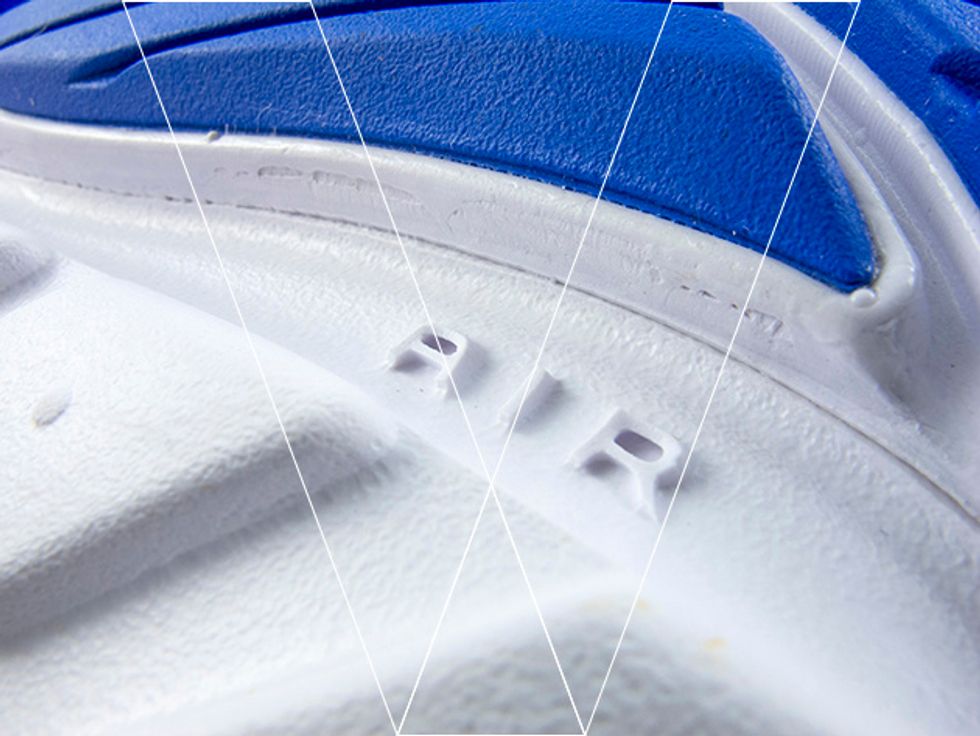4. AIR LOGO: On the heel of the outsole is an Air logo embossed into the rubber. Make sure the typeface used is correct and that the letters should have sharp edges.