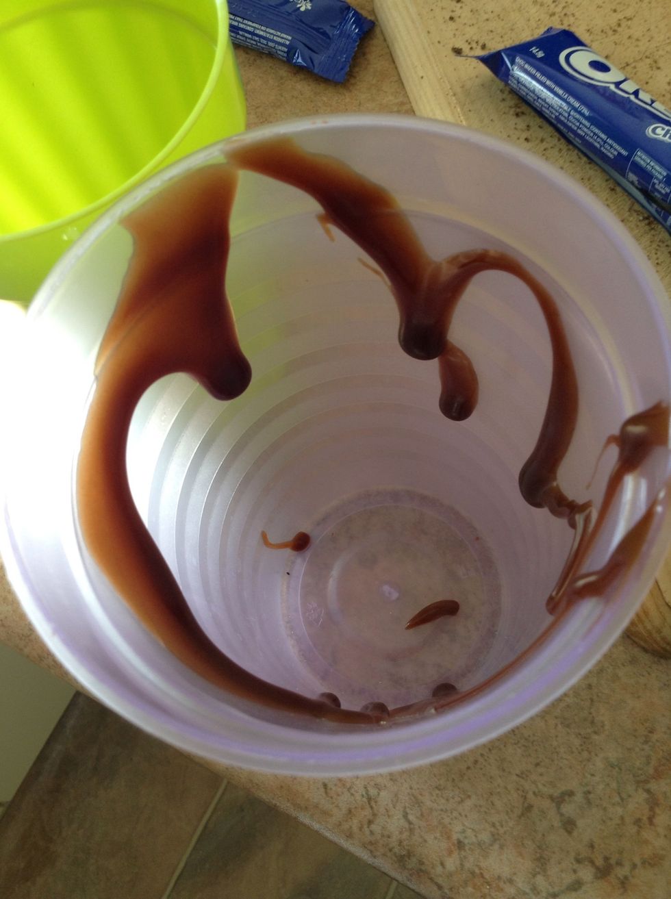 4.) Coat your cup with chocolate sauce (idea from another guide)