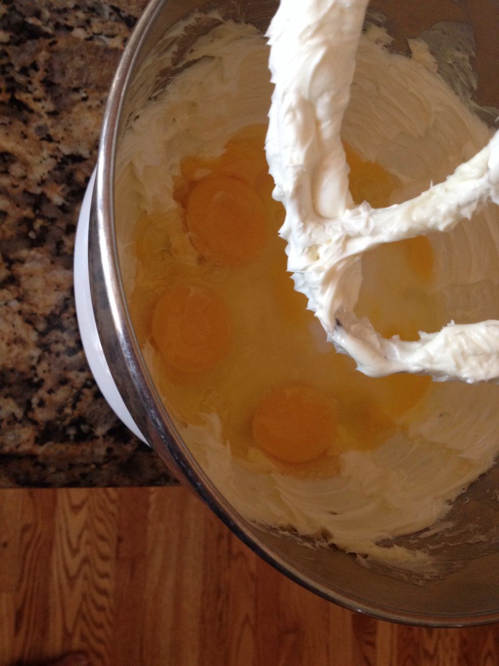 4 eggs, 2 tsp vanilla and 1 1/3 cup sugar