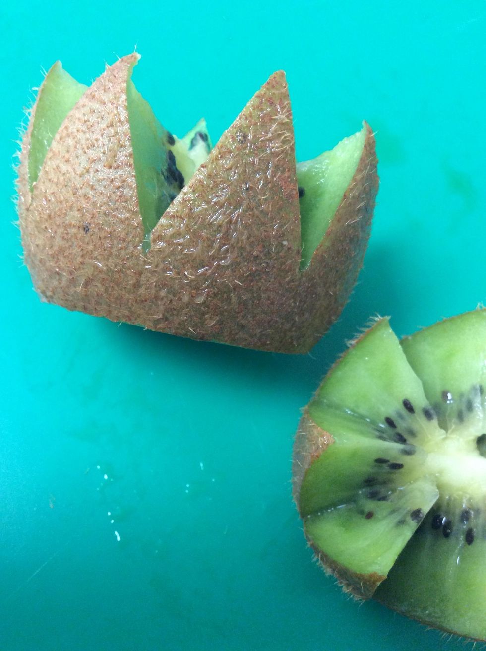 4. Make incisions from the bottom to the top, without cutting into kiwi too much.