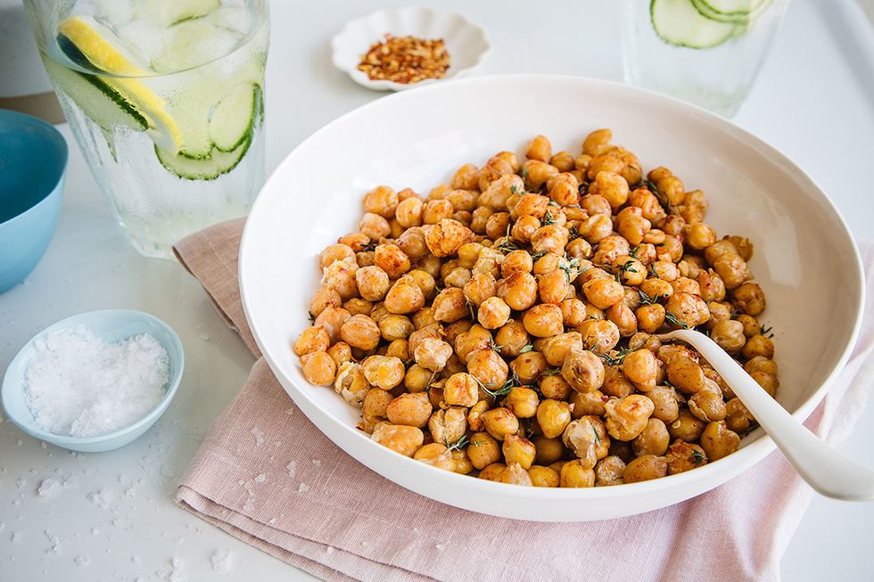 4. Make These Seasoned Chickpea Snackers: This tasty recipe uses seasoned canned chickpeas that are roasted, and then seasoned again. Click here to get the recipe: http://bit.ly/29TezAS