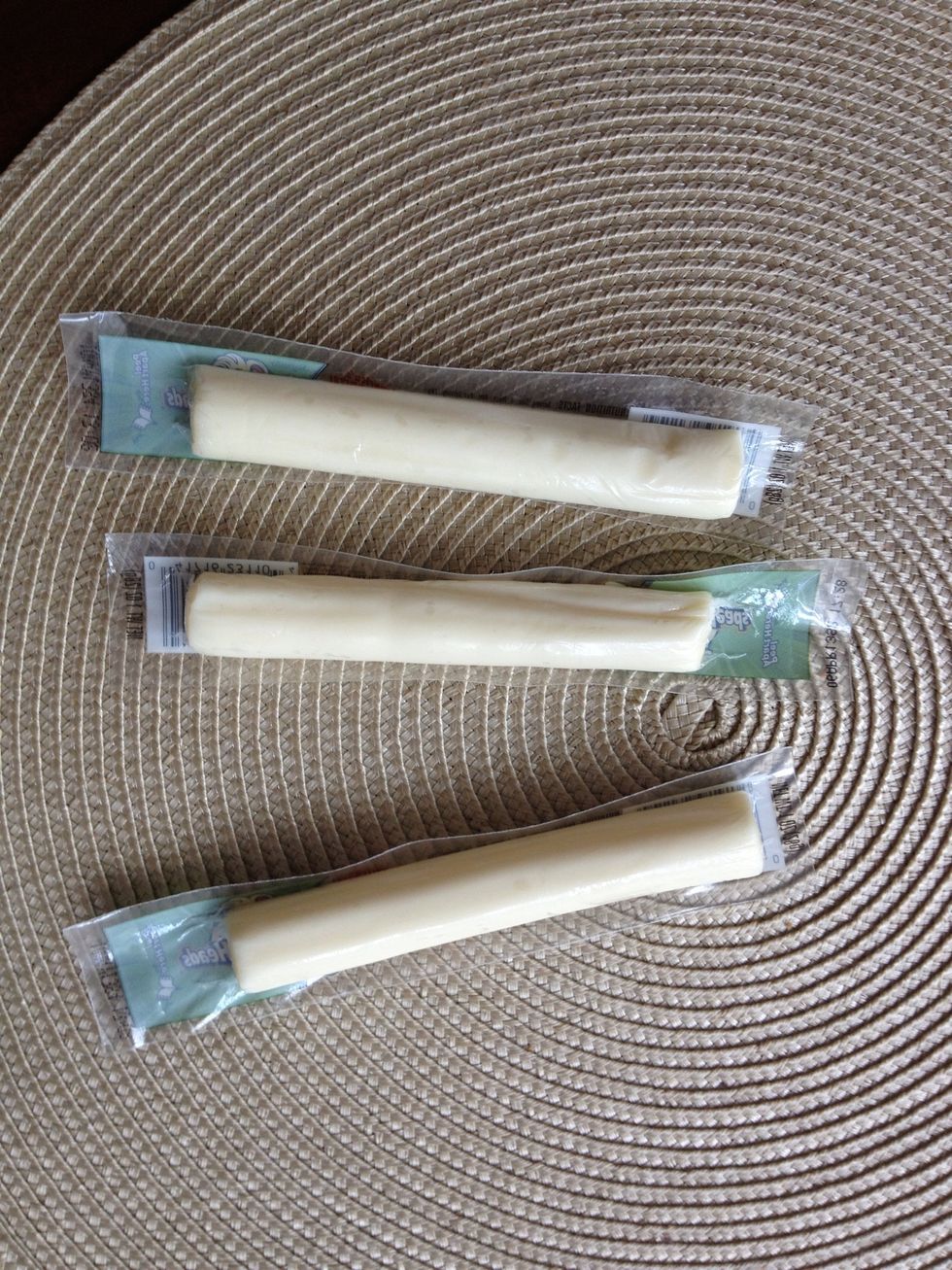 4 Mozzarella sticks (i used one more when i had extra potato mixture left.)