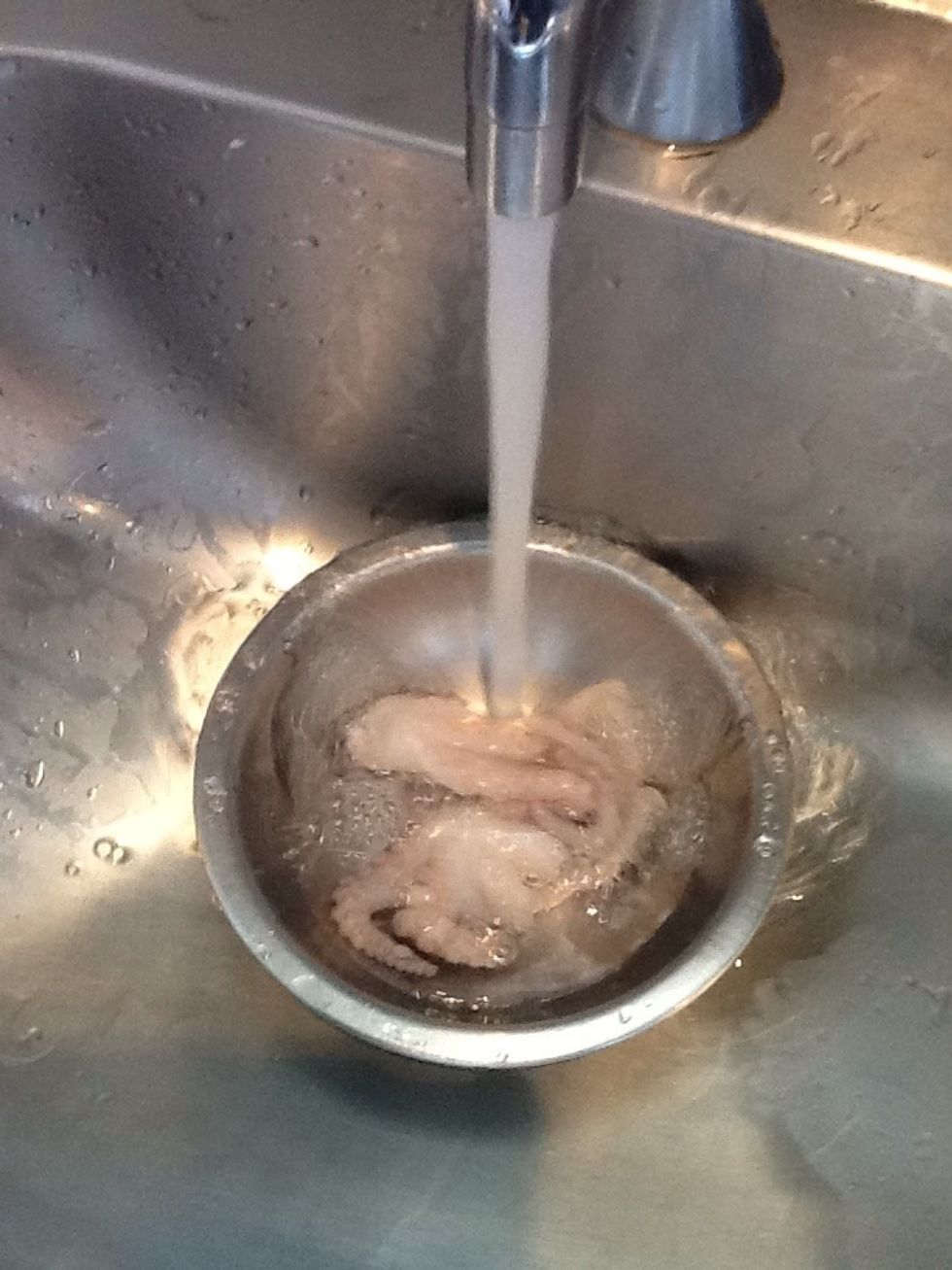 4. Rinse the octopus using tap water