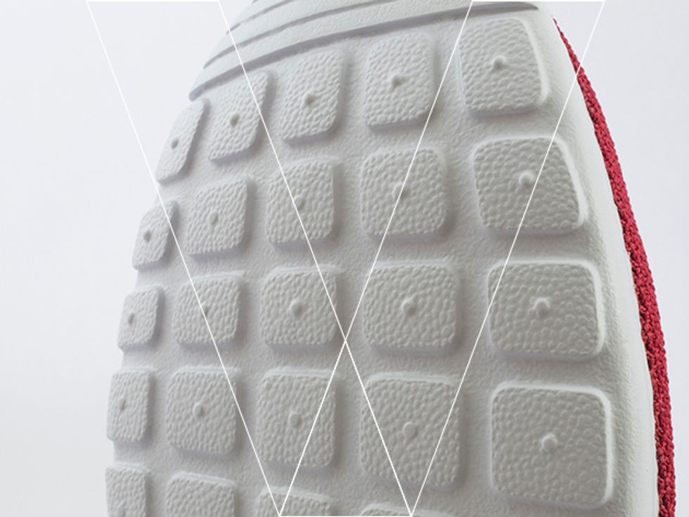 4. Roshe Ones have a fine texture on the outsole for added surface grip. Also look for the small spherical dots in the center of each square of the stepping stone pattern.