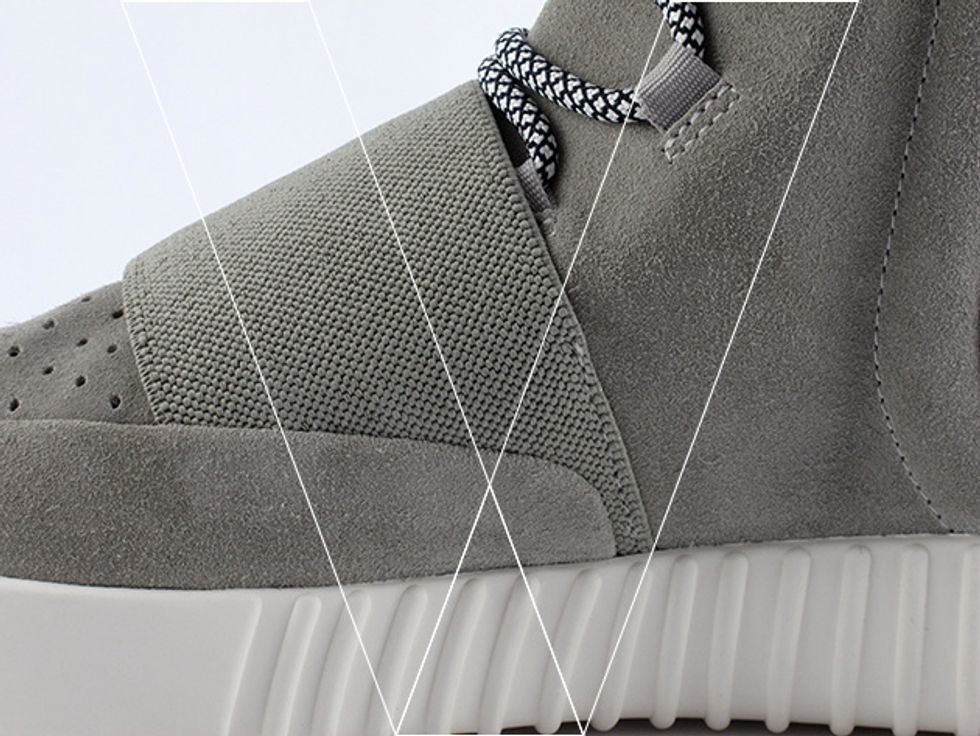 4. Strap Join: Yeezy Boost's have a midfoot strap for a locked down fit. Make sure that the strap folds under the suede toebox panel with a smooth join, showing no bump in the suede panel.