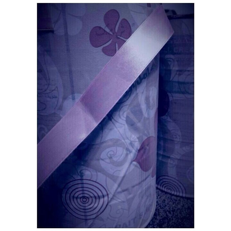 4-Then put on the paper a pink sticker to be more beautiful ...