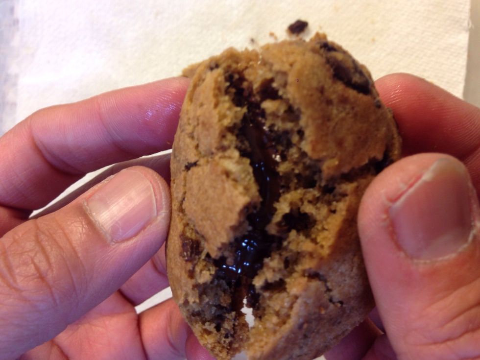 4\u20e3 In a separate mixing bowl, sift your flour, baking soda, and salt together.