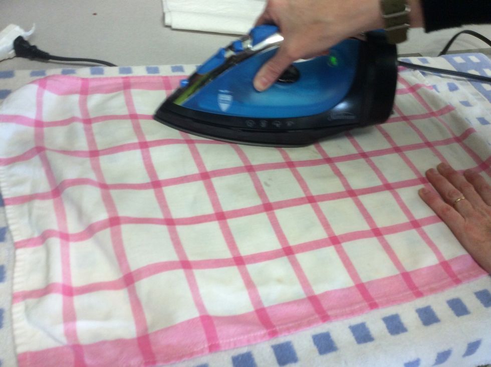 4- use the iron to stick the two parts of the wax paper together