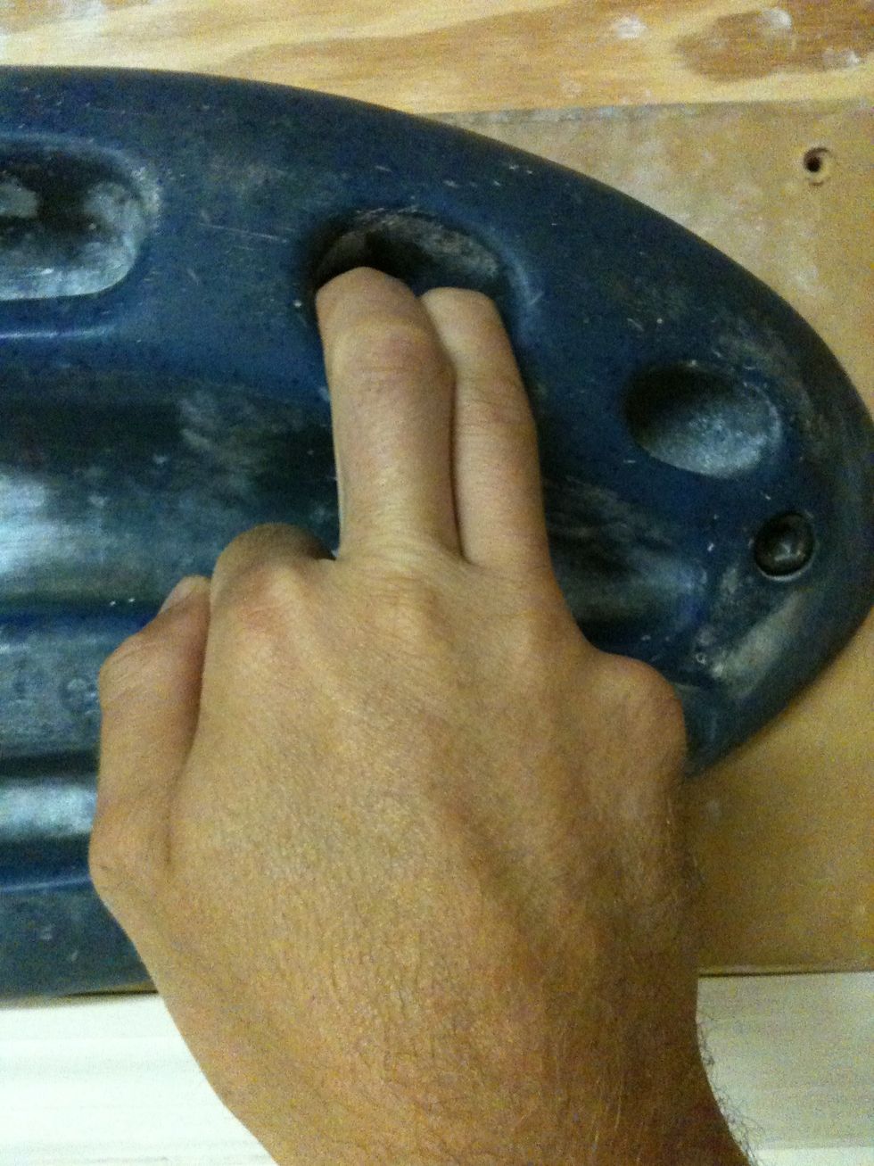 4th minute- 15 sec bent arm hangTwo finger pocket