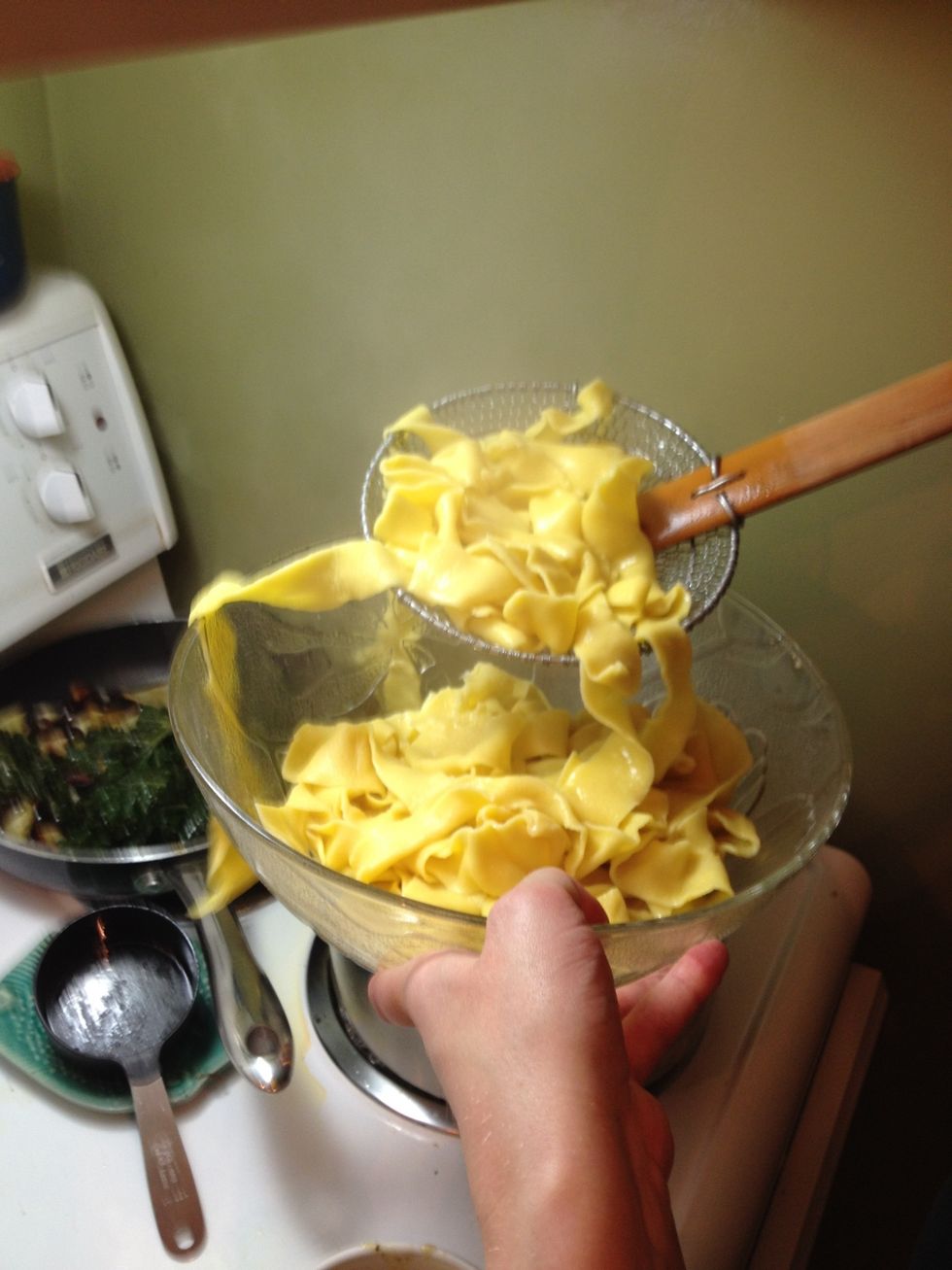 5-7 minutes and it's done!!!! Remove with a spider spoon but DO NOT RINSE THE PASTA. That's sacrilege.