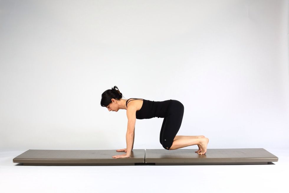 5. PLANK WALK OUTS- Flex left knee and hip so that you return to the knee hovering position with the spine neutral.