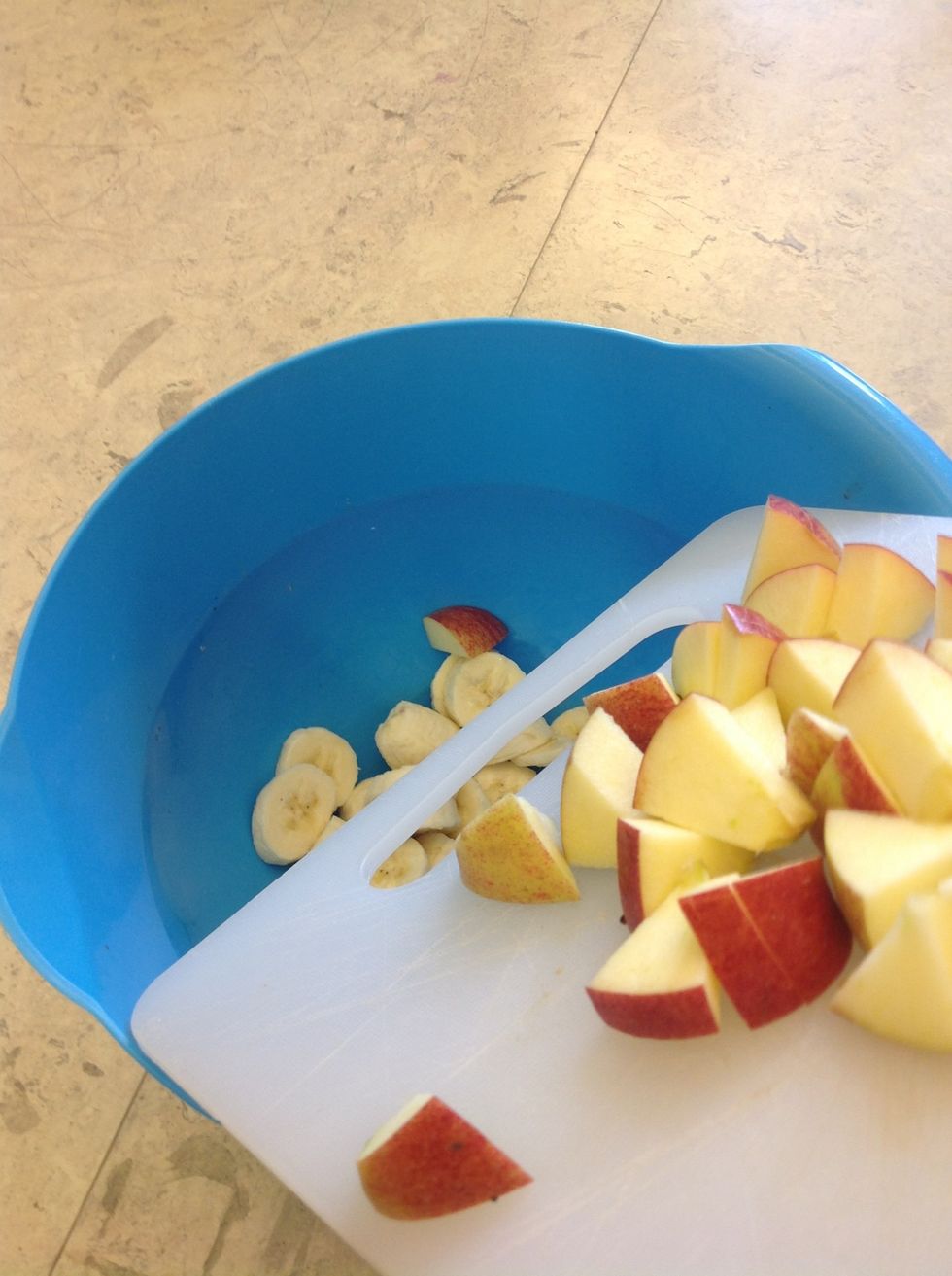 5. Put the apples into the bowl.