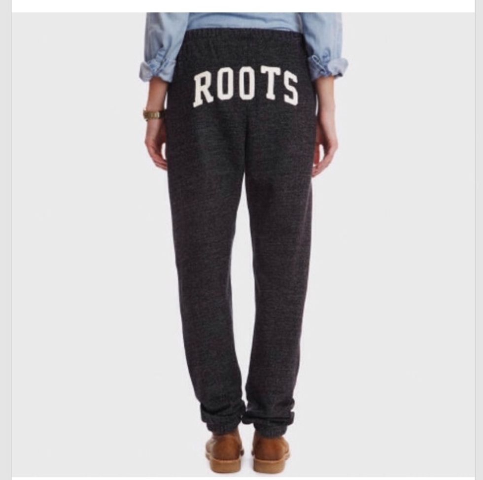 5) Tu pouvait seulment porter les pantalons de jogging et les jeans sur vendredi