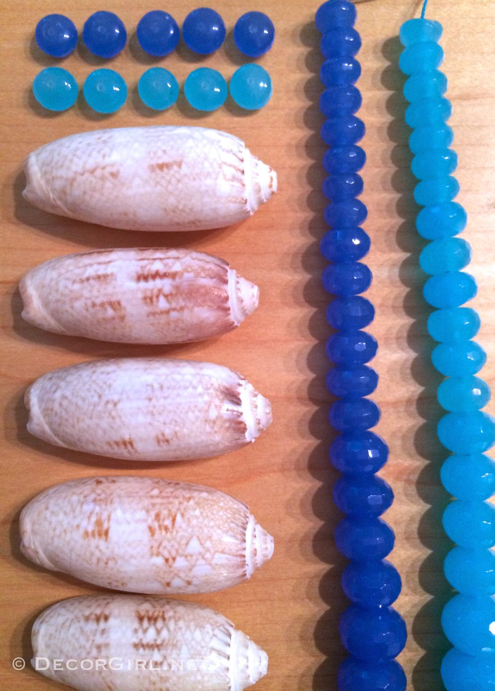 5 Weights:                      \u221a 15 shells                      \u221a 15 pieces of seaglass                           \u221a 10 beads                          \u221a 5 pieces of wire cut to 10" + 15 random lengths