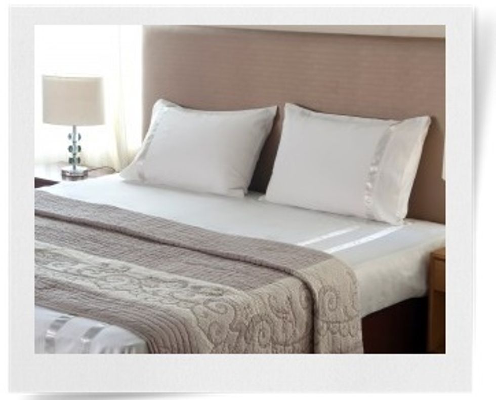 500 Thread Count 100% Fine Cotton Sheet Set With Polyester Ribbon buy here: https://www.maddhome.com/bed-sheets-13/400-thread-count-100-fine-cotton-solid-satin-sheet-set-1510.html