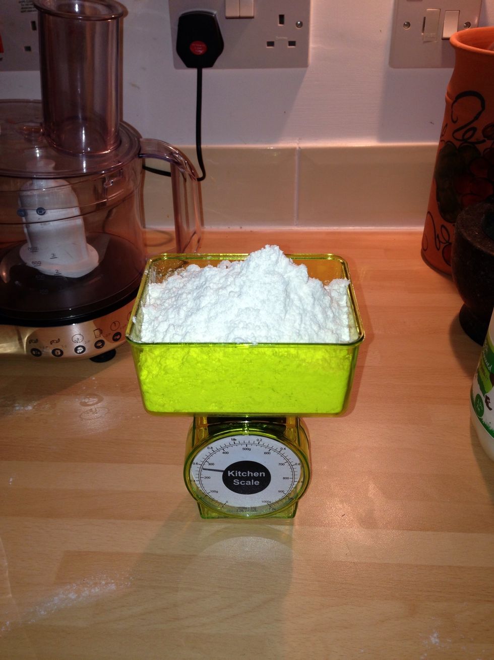 500g self raising flour My scales are proper dinky so had to refill that bowl a couple of times :p