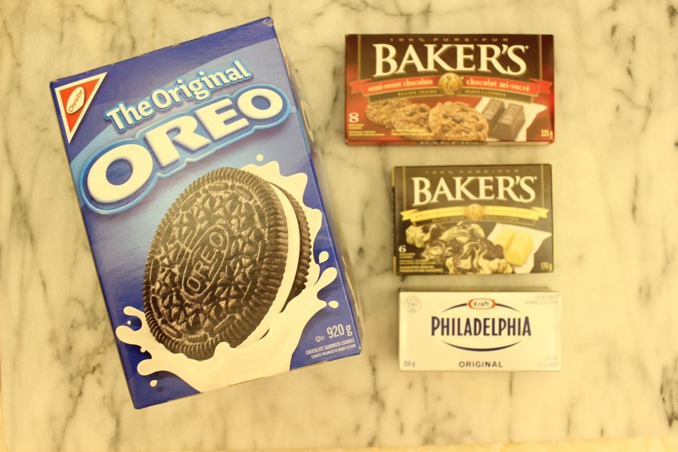 54-69 classic Oreo cookies, 259 grams (1 package/8 ounces) Full-fat Philadelphia cream cheese, 366 grams (13 ounces) semi-sweet chocolate, and 85 grams (3 ounces) white chocolate.
