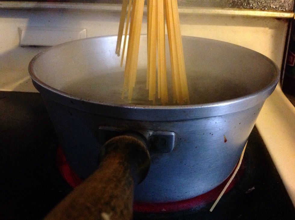 5th, Put 1/4 Spaghetti Noodles In The Pot When Boiling