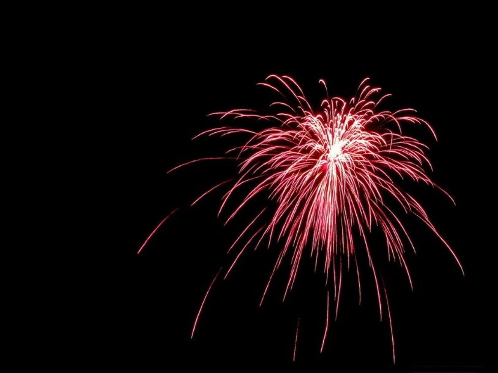 6. Attend a fireworks display. These are a common part of Diwali, used to symbolize warding off evil. They are usually set off in greatest numbers on the actual day of Diwali (the third day).