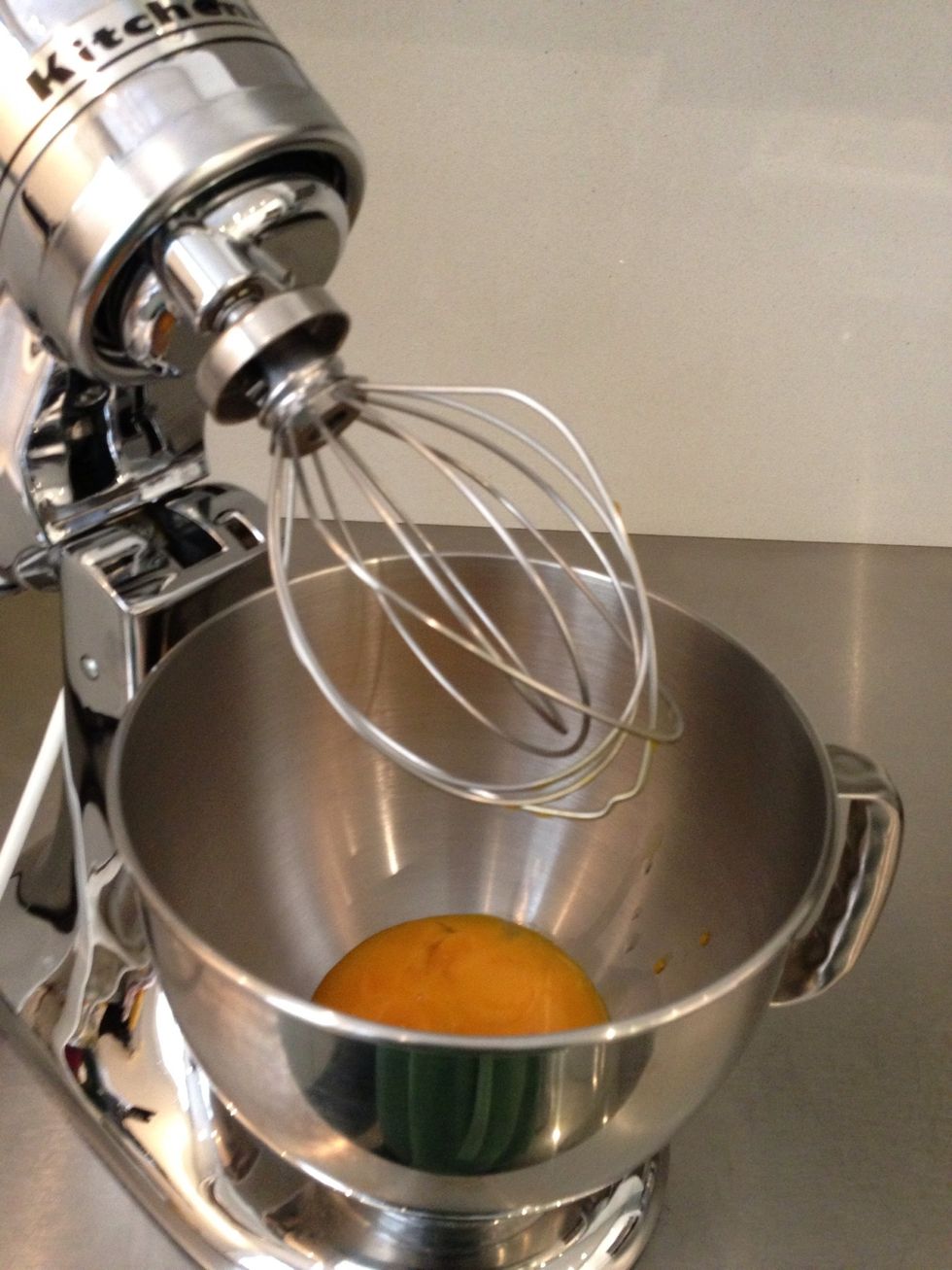 6 egg yolks 140 grms.   i freeze the egg whites  to do meringues. Or i refrigerate them  covered with a towel.  In 2 days they will be perfect to do macaroons.