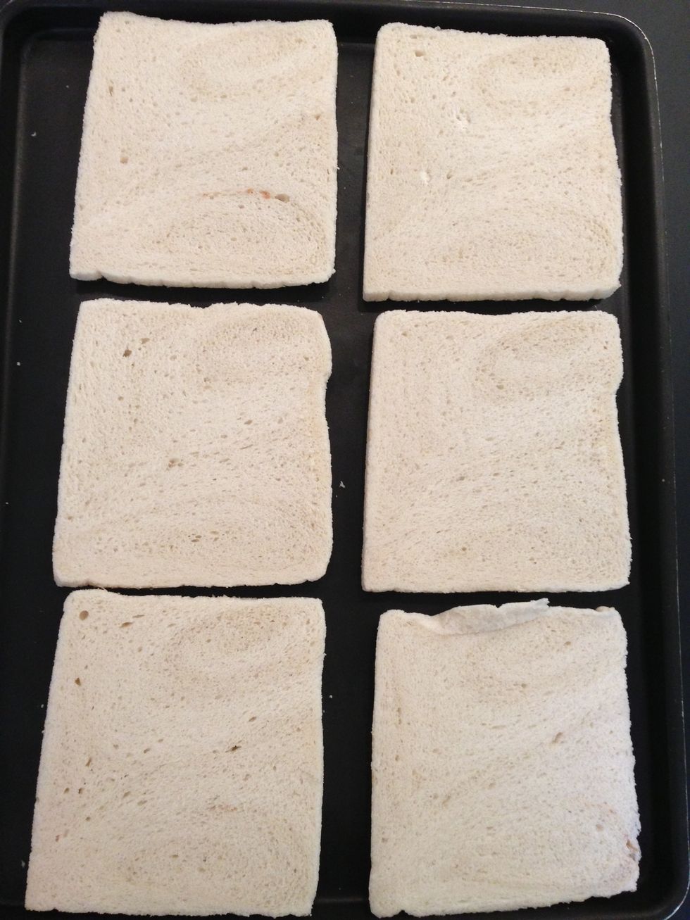 6 peices of bread (230g) without the crust. Grill untill golden