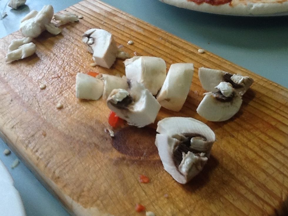 (6)Slice the mushroom.