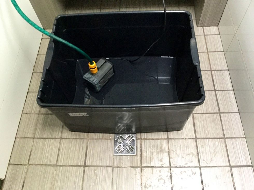 60 L BUCKET. Place 60 liter bucket in the shower and place the first pond pump that is connected to the hose in the bucket. Shower for 2 minutes. Switch on power and pump water to 120 liter bucket