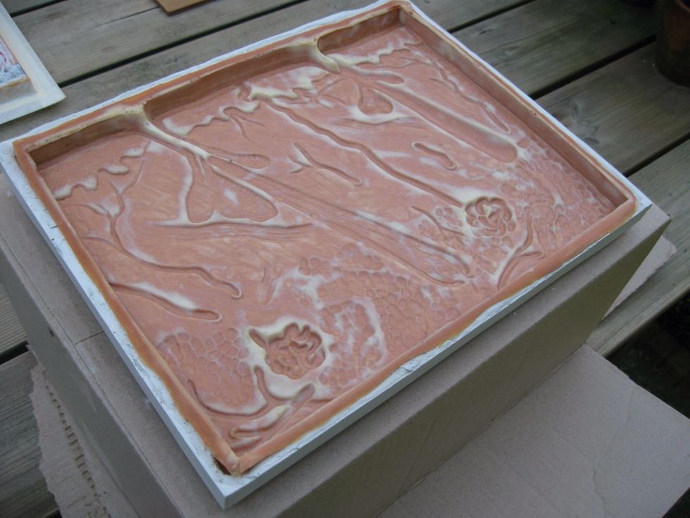 7 Repeat previous step for 7-8 times. Even cleaning the brushes very good, latex residues between the hairs will turn into rubber. When your mold is ready, take it carefully from the original.