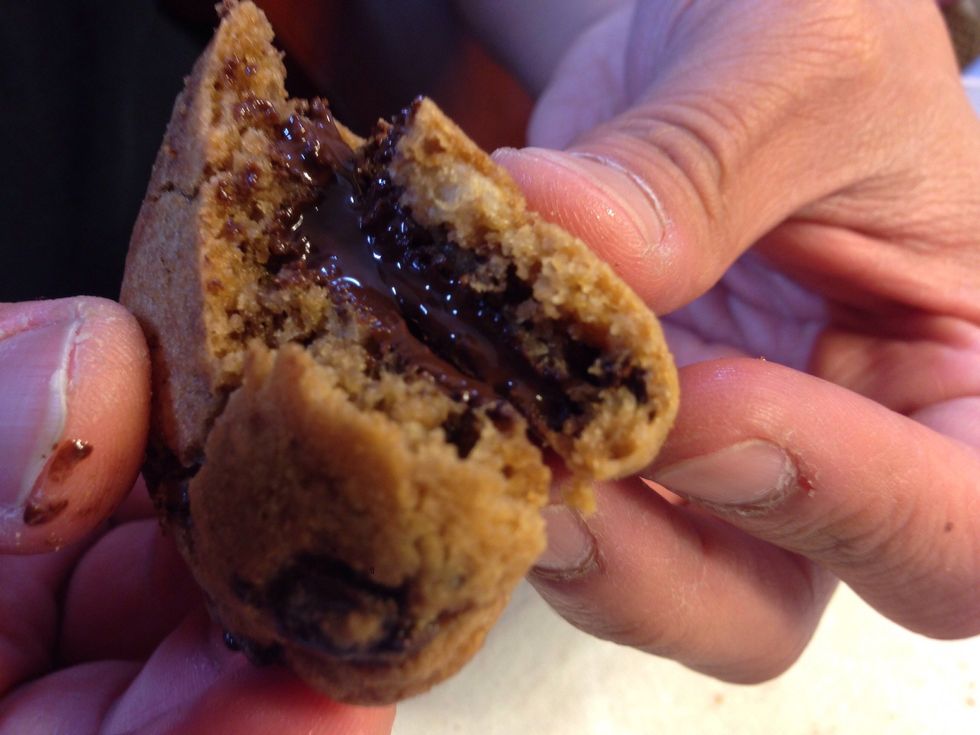 7\u20e3 Drop 1 tsp. of cookie dough onto a baking sheet with parchment paper and bake for 10-12 minutes.