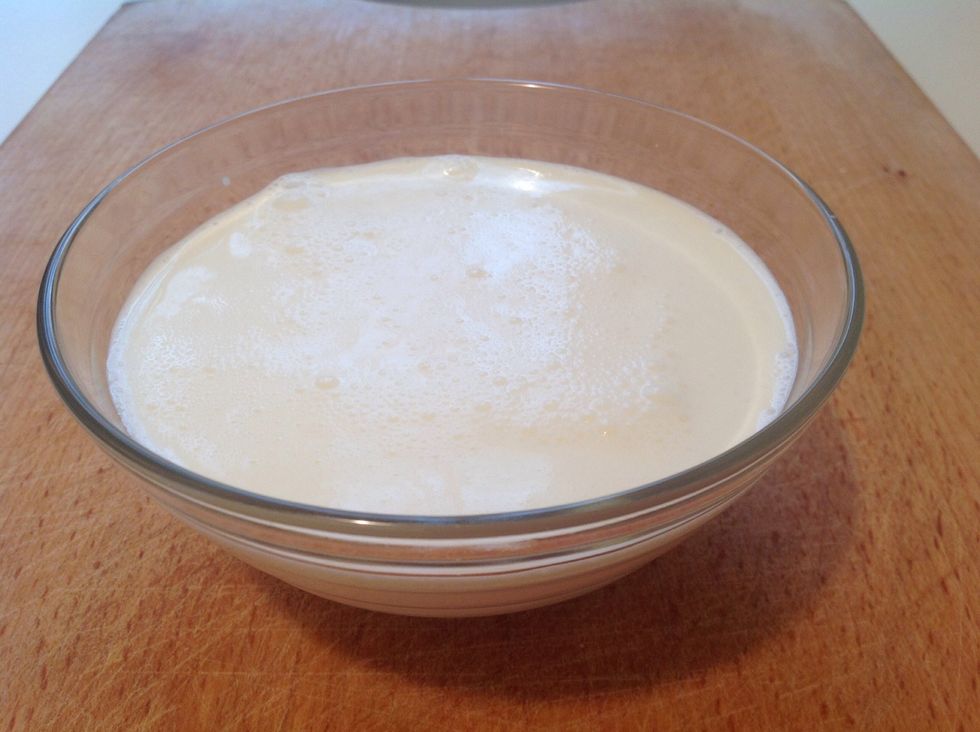 750 ml of fresh cream in another bowl